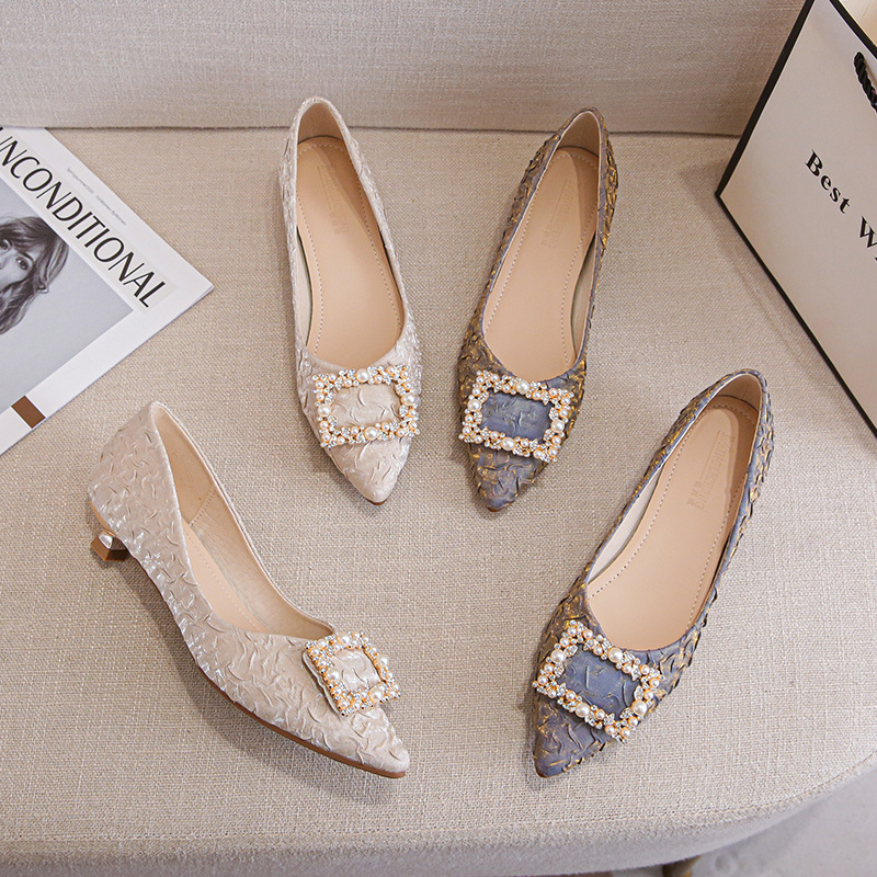 Ivory Textured Satin Pointed T - Ankle Strap Heels 评论和价格